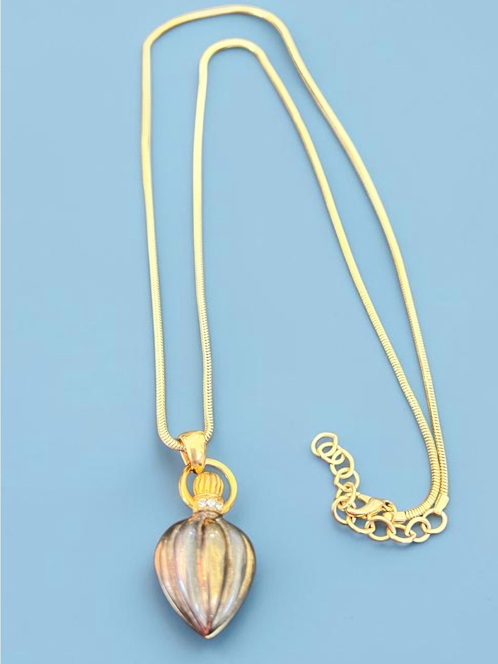 Vintage Gold& Silver Tone Ribbed Puffy Heart Pendant Necklace w/Crystal accents